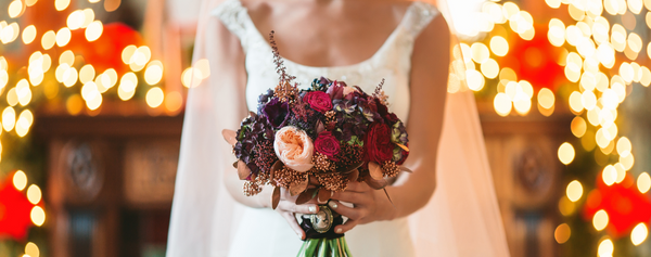 WHICH FLOWERS ARE IN SEASON FOR A WINTER WEDDING?